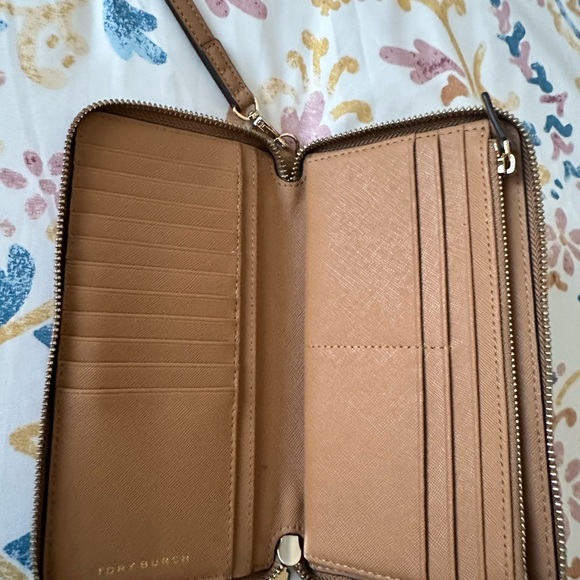 Authentic Tory Butch tan wallet - Picture 4 of 7